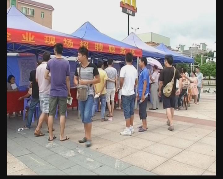 2018上半年全镇发放各类就业补贴157.22万元