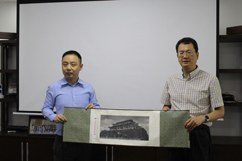 我会曾民盛会长与斯里兰卡华联会张旭东副会长合照
