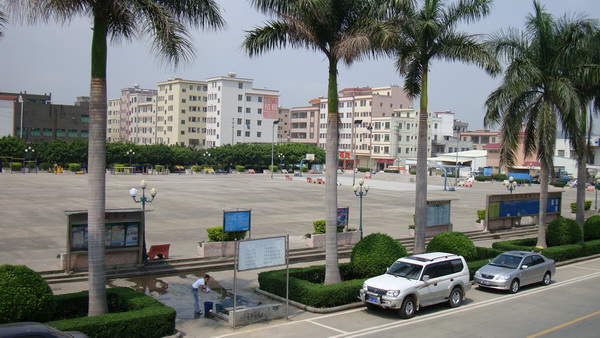 虎山村人口_山村图片