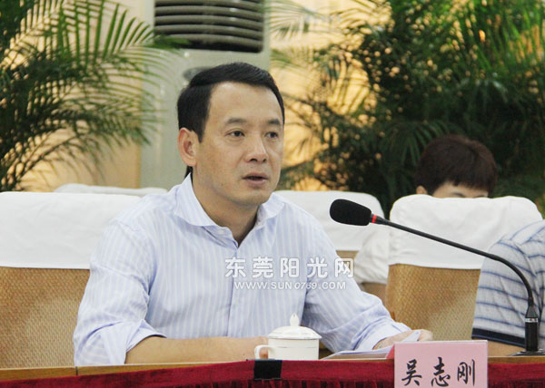 郑思琪摄影)东莞阳光网讯10月22日,东莞市万江街道党委书记吴志刚接受