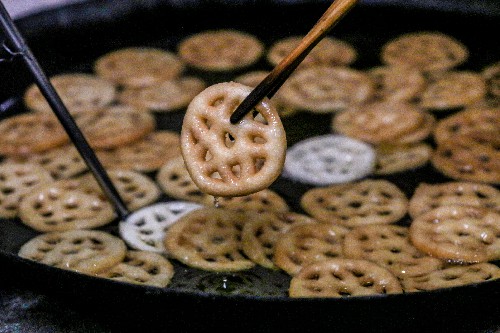 2年味小吃 炸出来的甜滋味--“糖环” (1)~1.jpg