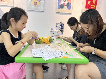 2【标题】巷头举行织梦未来”毛织历史文化研学及毛织文创体验活动 (6)~1.jpg