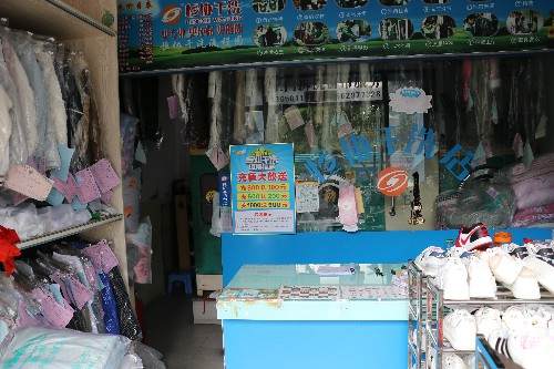 3【标题】降温催生洗衣热潮 干洗店订单量显著攀升 (2)~1.jpg