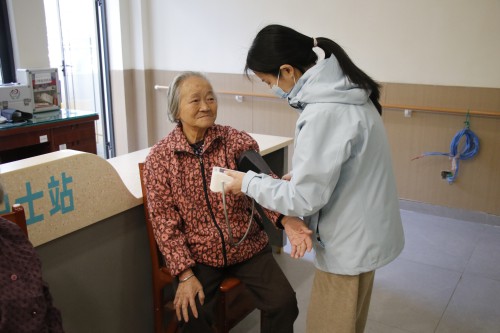 格式工厂4【标题】寒冷天气 敬老院全力做好防寒保暖工作1.jpg