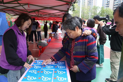 2【标题】双节同庆乐融融 巷尾社区游园会点亮邻里温情 (2)~1.jpg