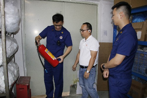 2【标题】排查仓库火灾隐患 守牢安全生产防线 (6)~1.jpg