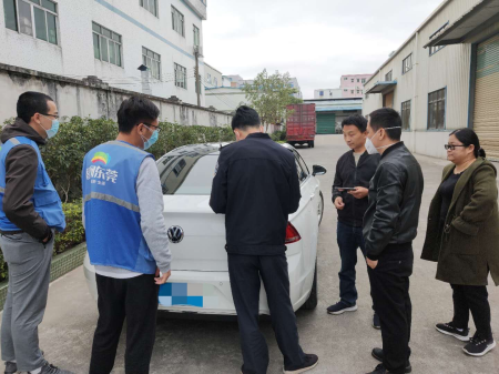 市医保局抗疫工作队员现场排查外来车辆