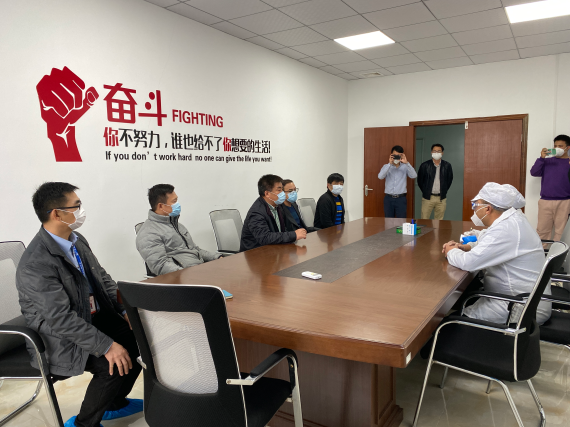 我分局驻村团队走访企业了解疫情防控和复工复产情况.jpg