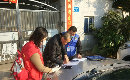 市医保局抗疫工作队员在现场核查
