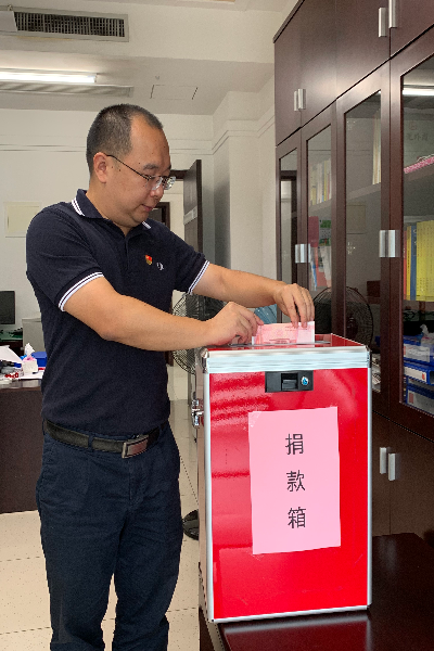 刘镇荣 (1).jpg