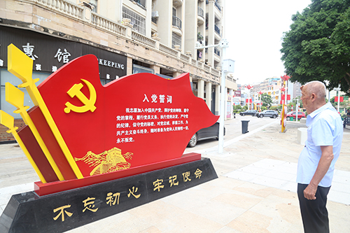 1【标题】老党员陈谦发：风雨砥砺 岁月如歌 (2).JPG