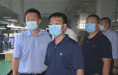 吴庆球镇长到大宁社区调研.jpg