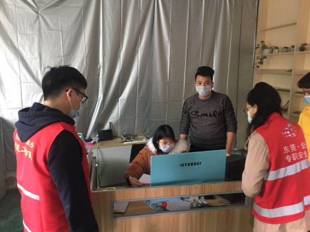 医保局抗疫队员到企业核查复工复产情况