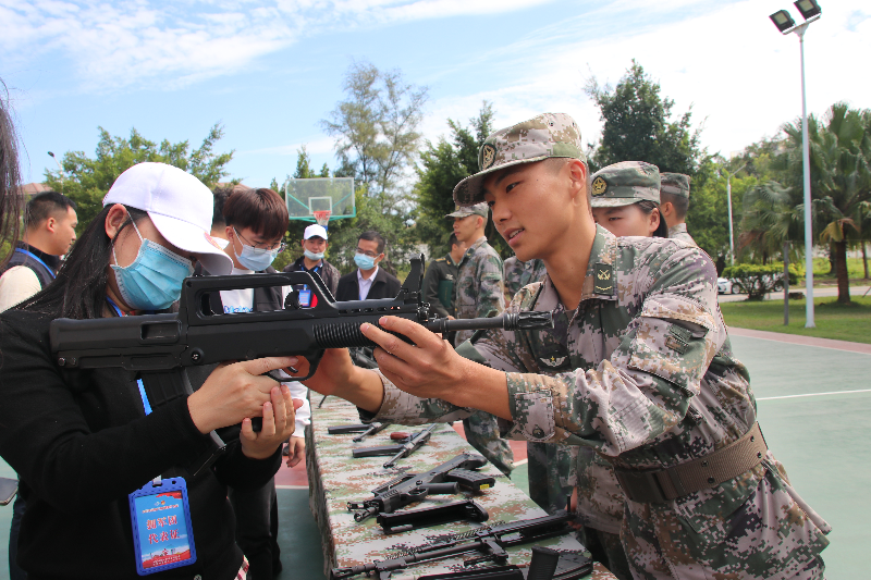 7.介绍轻武器操作.jpg