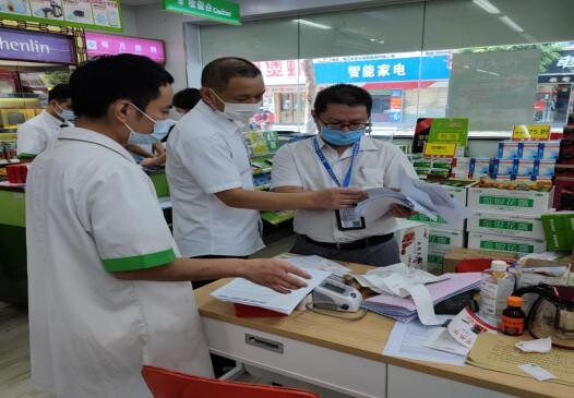 2022年第13期(茶山医保分局到定点零售药店开展疫情防控工作检查)市_1