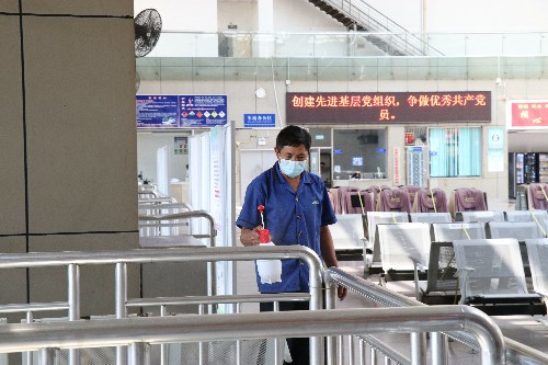 2车站严格落实常态化疫情防控 确保旅客出行安全  (5)~1.jpg
