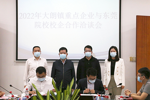 4【标题】校企深度融合 实现共赢03.JPG