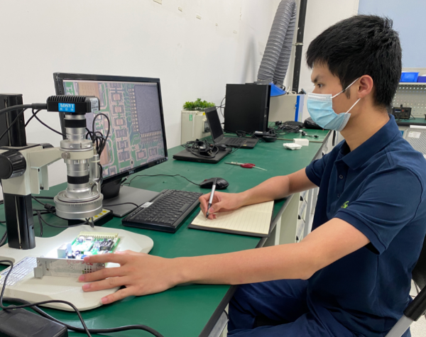 吴伟超-轨道公司-摄于轨道公司电子工场工作室-干一行、爱一行、精一行.jpg