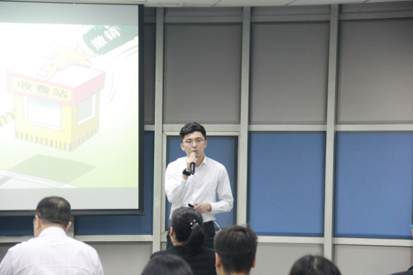 叶家健参加演讲比赛.jpg