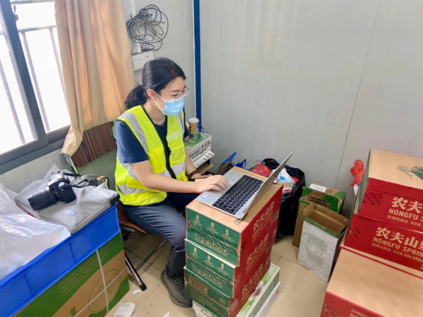 滨海湾公交曾翠怡疫情防控后勤保障照片.jpg