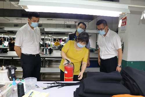 4【标题】大朗持续开展安全生产交通安全夜查行动 (4)~1.jpg