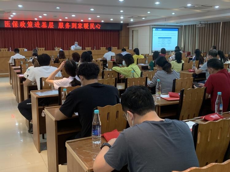  服务到家暖民心”--厚街医保分局政策进基层宣传活动_1