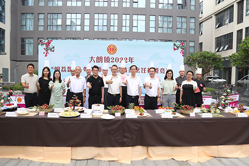 2【标题】大朗：粤菜师傅齐竞技 精心烹饪荔枝菜.jpg