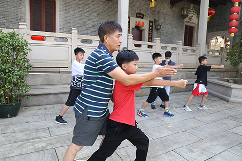 3【标题】 学非遗武术 过快乐暑假.JPG