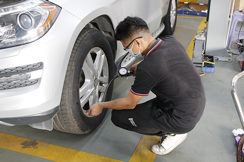 6【标题】夏季高温行车 谨防汽车自燃.JPG