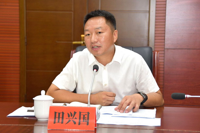 企村结对仪式上,李中文,邓志辉,周国柱等与玉屏县委副书记,县长田兴国