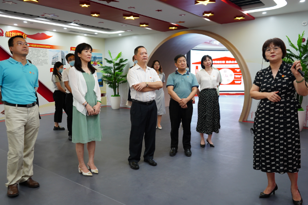 参观党建活动基地.JPG