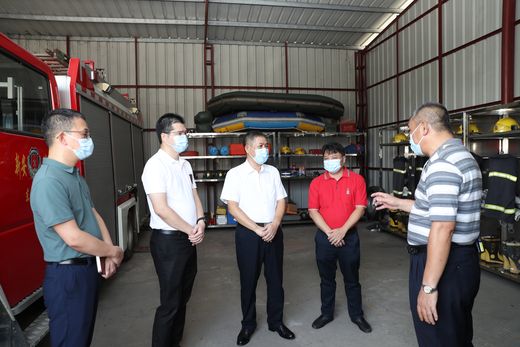 检查新安社区应急指挥中心的物资 麦伟强摄_结果.jpg