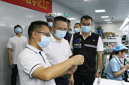 1【标题】镇领导深入企业、三小场所调研消防和安全生产工作.JPG