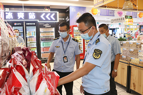 2【标题】大朗：开展中秋食品安全检查 保障市民舌尖安全.JPG