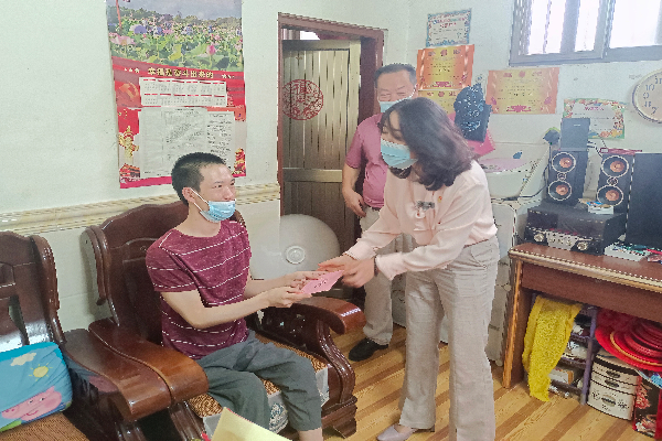 慰问返贫监测户.jpg