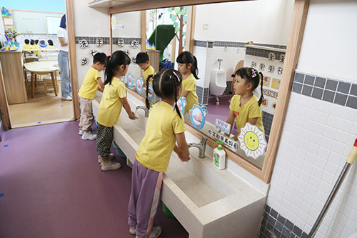 4【标题】 镇内各幼儿园严防手足口病.JPG