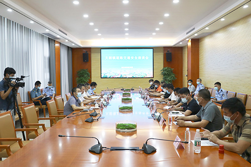 2【标题】大朗召开道路交通安全座谈会.JPG