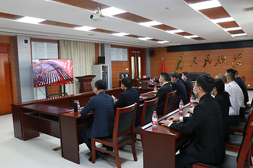 2【标题】社会各界收听收看党的二十大开幕会.JPG