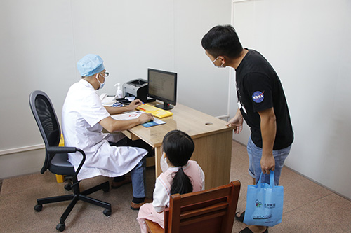3【标题】秋意渐浓 谨防儿童秋季腹泻.JPG