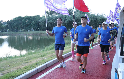 3【标题】相约跑步 开启元气满满的一天.JPG