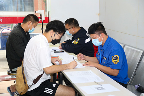2【标题】大朗镇签订出租屋疫情防控承诺书 织密疫情防控安全网.JPG