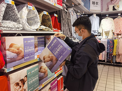 4【标题】天气持续阴冷 电暖设备热销.jpg