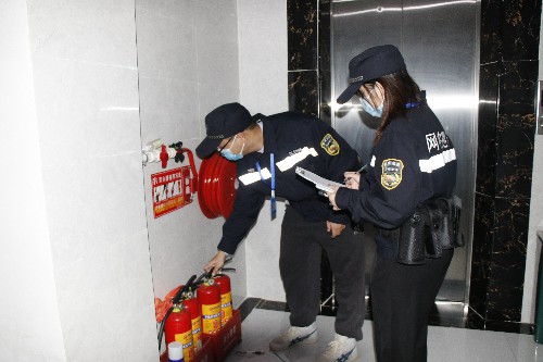 1【标题】网格员：春节不放假 工作质量“不打折” (8)~1.jpg