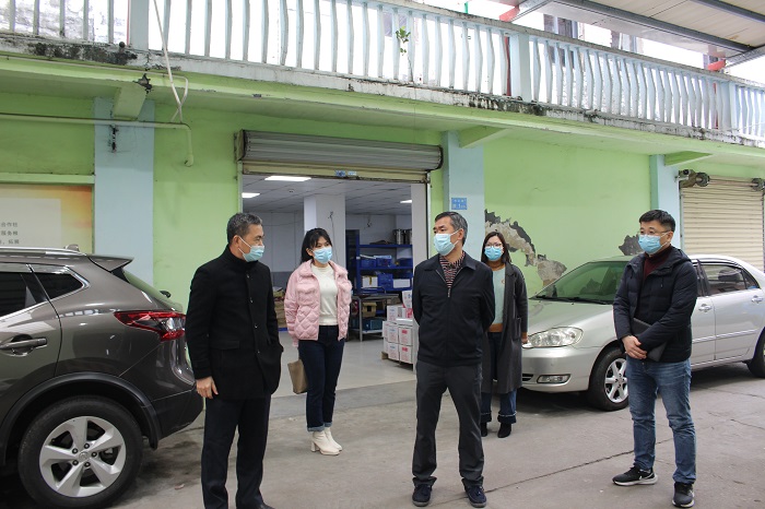 2黄启光主任赴石碣供销社开展春节前安全生产和食品安全督导检查.JPG