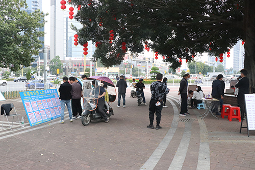 2【标题】企业摆摊设点招兵买马.JPG