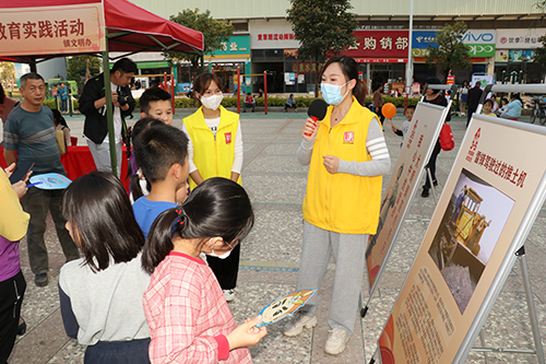 2【标题】一号关爱学雷锋 文明实践树新风.JPG