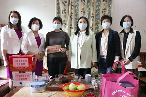 3【标题】大朗镇妇联开展“三八”慰问活动 传递关怀和温暖！.JPG