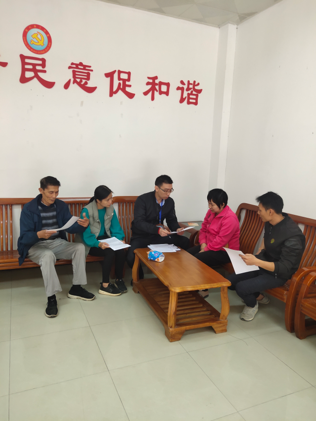 医保服务最贴心 为群众跑腿暖心.jpg