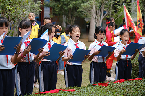 7【标题】阅读点亮梦想 书香丰盈人生.JPG