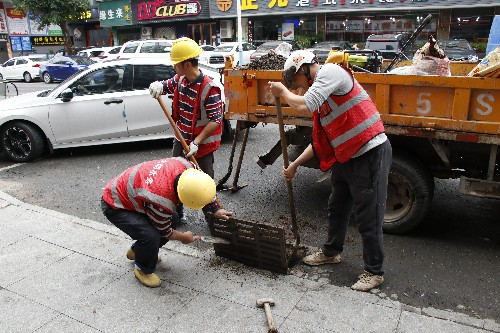 3【标题】清理下水道口 确保排水顺畅 (7)~1.jpg